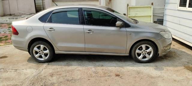 https://images10.gaadi.com/usedgaadi-sellcar/UsedCar/27816e39-8427-4caf-b0c6-c0f7ff3b42f7/c852714a-cb79-4f1b-a5f0-e23c6c3b0c9f.jpg?imwidth=6401