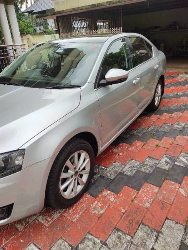 https://images10.gaadi.com/usedgaadi-sellcar/UsedCar/28adcaa4-2b57-4c05-99a2-df489f731994/b4ef58cf-b0e2-4ab4-97c6-065e7073e5a9.jpg?imwidth=6400