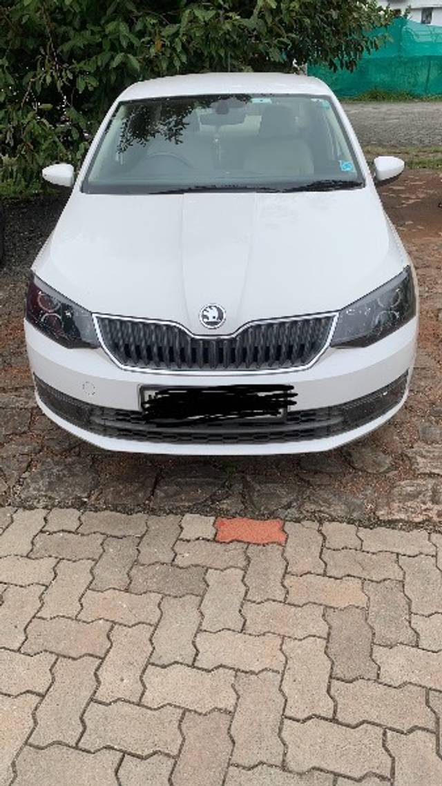 https://images10.gaadi.com/usedgaadi-sellcar/UsedCar/28d2a27b-d365-4939-b958-d383e2796bfc/c5feb5a7-1534-4696-9501-2cf9122a29ef.jpg?imwidth=6400