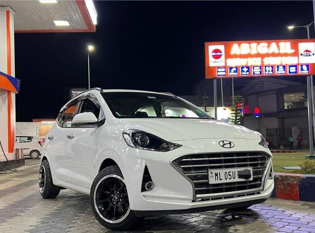 https://images10.gaadi.com/usedgaadi-sellcar/UsedCar/291a2f77-7a5a-4f40-bec2-c47f48a975c2/1c202d3a-0075-4dd4-ab60-94be01cae589.jpg?imwidth=6400