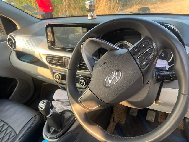 https://images10.gaadi.com/usedgaadi-sellcar/UsedCar/291a2f77-7a5a-4f40-bec2-c47f48a975c2/57cab02a-231e-4f10-b871-b94da30c525a.jpg?imwidth=6402
