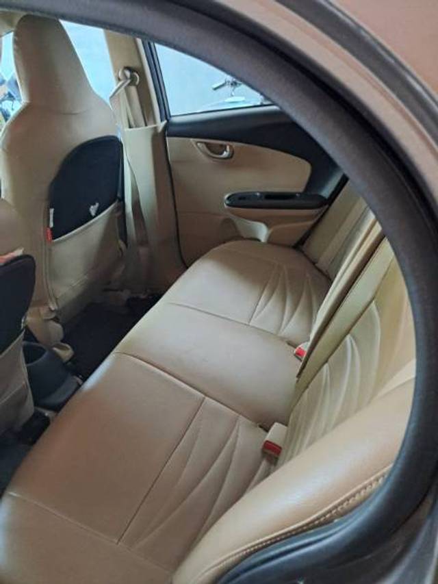 https://images10.gaadi.com/usedgaadi-sellcar/UsedCar/293221b7-7806-4523-9749-ebbd7b4c9a35/b62209fc-6587-4543-a94b-f29c2059aadf.jpg?imwidth=6401