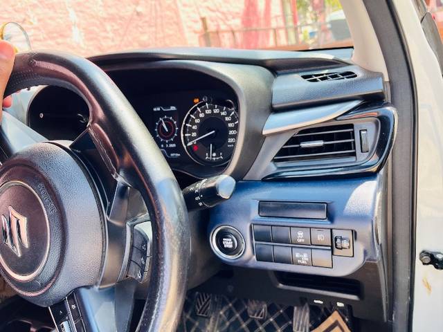 https://images10.gaadi.com/usedgaadi-sellcar/UsedCar/2945bb6f-b952-444f-8d17-4585c1bf7d74/d317064b-b3cb-4eec-896d-3ad25faa3cb8.jpeg?imwidth=6401