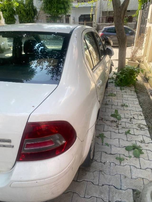 https://images10.gaadi.com/usedgaadi-sellcar/UsedCar/296259b5-f43c-4daa-a056-aef4976e421b/ce652e13-9f1a-4339-b11c-e52bbec7fa04.jpeg?imwidth=6402