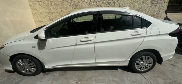 https://images10.gaadi.com/usedgaadi-sellcar/UsedCar/296de083-5115-462d-b71b-f1df09946c8a/c1b8e591-8ae8-4cbf-a1e2-48929e7efedb.jpg?imwidth=6402