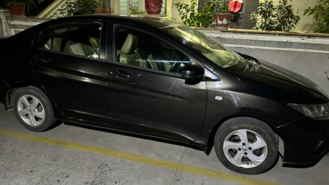 https://images10.gaadi.com/usedgaadi-sellcar/UsedCar/2978be01-78c7-4b7b-9abe-28cdd6f56b8b/ffaedf2a-bd67-4e64-b9d3-3de9f47cbcbb.jpeg?imwidth=6400