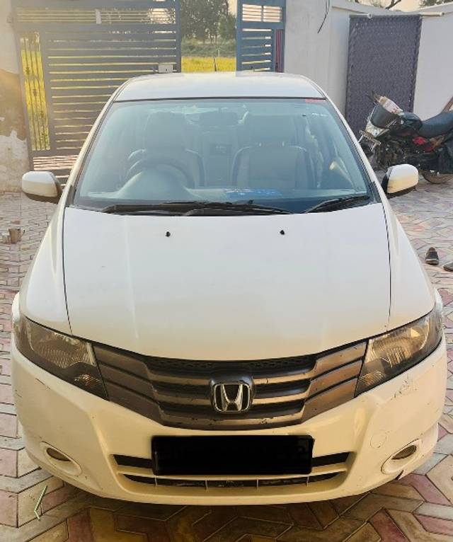 https://images10.gaadi.com/usedgaadi-sellcar/UsedCar/29c1c134-6a13-47f4-9559-816992f5ea38/920080fd-5ccd-45e0-9b7f-fef7deb789cc.jpeg?imwidth=6400