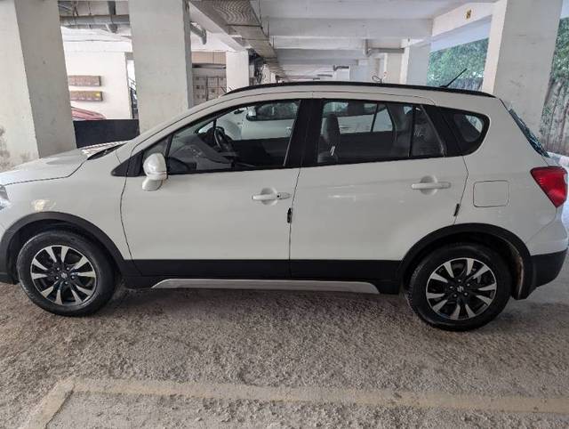 https://images10.gaadi.com/usedgaadi-sellcar/UsedCar/29ce5976-8636-48a6-948b-d06eeefd56d2/f0854291-1fbc-429d-afaa-9d38842a3a33.jpg?imwidth=6402