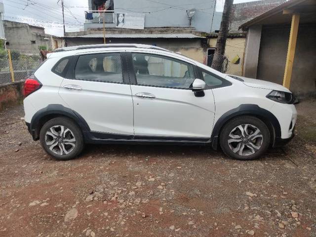 https://images10.gaadi.com/usedgaadi-sellcar/UsedCar/29fc08a5-43d9-40d5-a831-498329399506/60c88ccb-a81d-4dd4-ab62-fcb794de5a8f.jpg?imwidth=6401