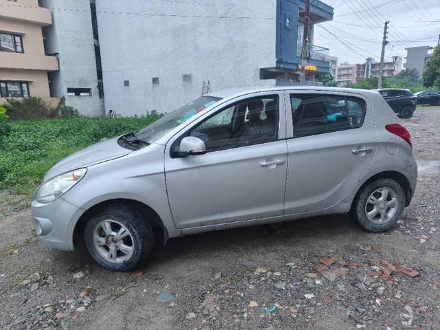 https://images10.gaadi.com/usedgaadi-sellcar/UsedCar/2a055785-5c78-4d36-8ba7-216e7d920f9c/f9a40d8b-d273-4bfa-887c-4da1c122532e.jpg?imwidth=6400