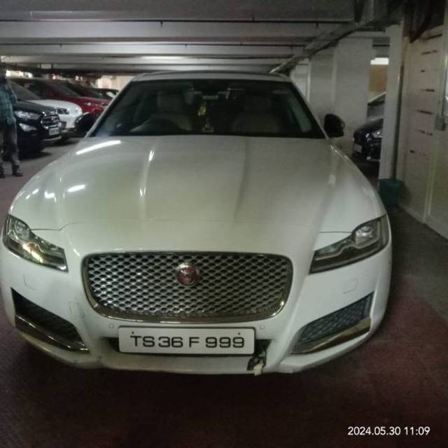 https://images10.gaadi.com/usedgaadi-sellcar/UsedCar/2a1cd530-9d7b-4960-8986-7f52086e9a4d/2568c0f7-f1ef-4125-9b3e-275c77990609.jpg?imwidth=6400