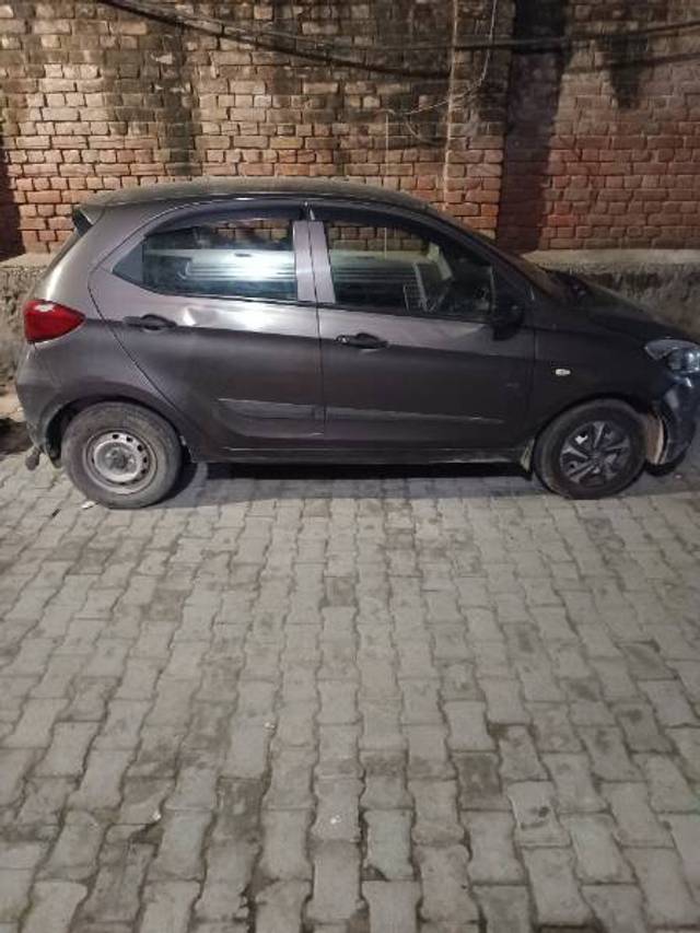 https://images10.gaadi.com/usedgaadi-sellcar/UsedCar/2a319c50-05b6-43c4-8326-89922b5a5bcf/c7df1e6a-4e4c-4b86-9cae-a153098b73c2.jpg?imwidth=6401