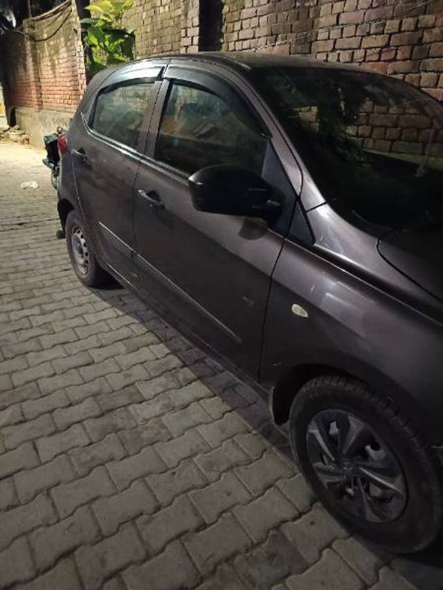 https://images10.gaadi.com/usedgaadi-sellcar/UsedCar/2a319c50-05b6-43c4-8326-89922b5a5bcf/d423a2ae-d2eb-4586-a22d-f0ec6586d4a8.jpg?imwidth=6402