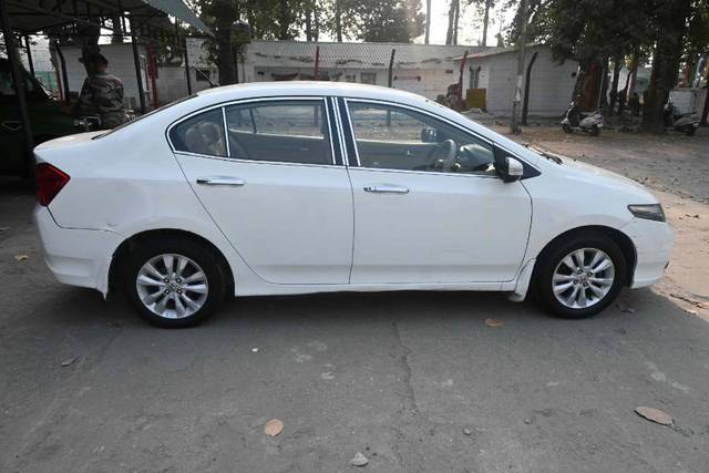 https://images10.gaadi.com/usedgaadi-sellcar/UsedCar/2a4eb2b1-fecc-4300-9f19-859aec336992/3f654fbb-ce18-49d0-8b10-17bc1a82e658.jpg?imwidth=6401