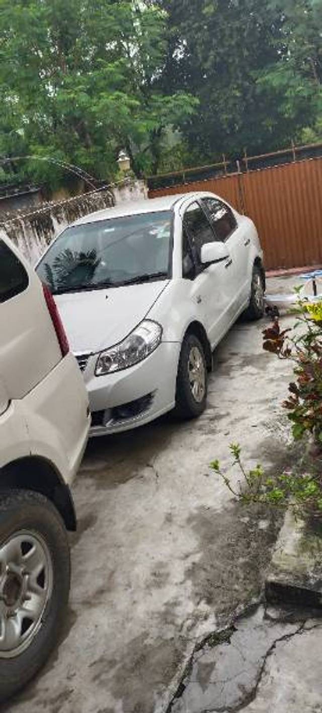 https://images10.gaadi.com/usedgaadi-sellcar/UsedCar/2ad19d93-7a6d-421c-bc80-d6df9ea255d9/a0ef5dfc-49e7-4736-8338-408619f7845f.jpg?imwidth=6400