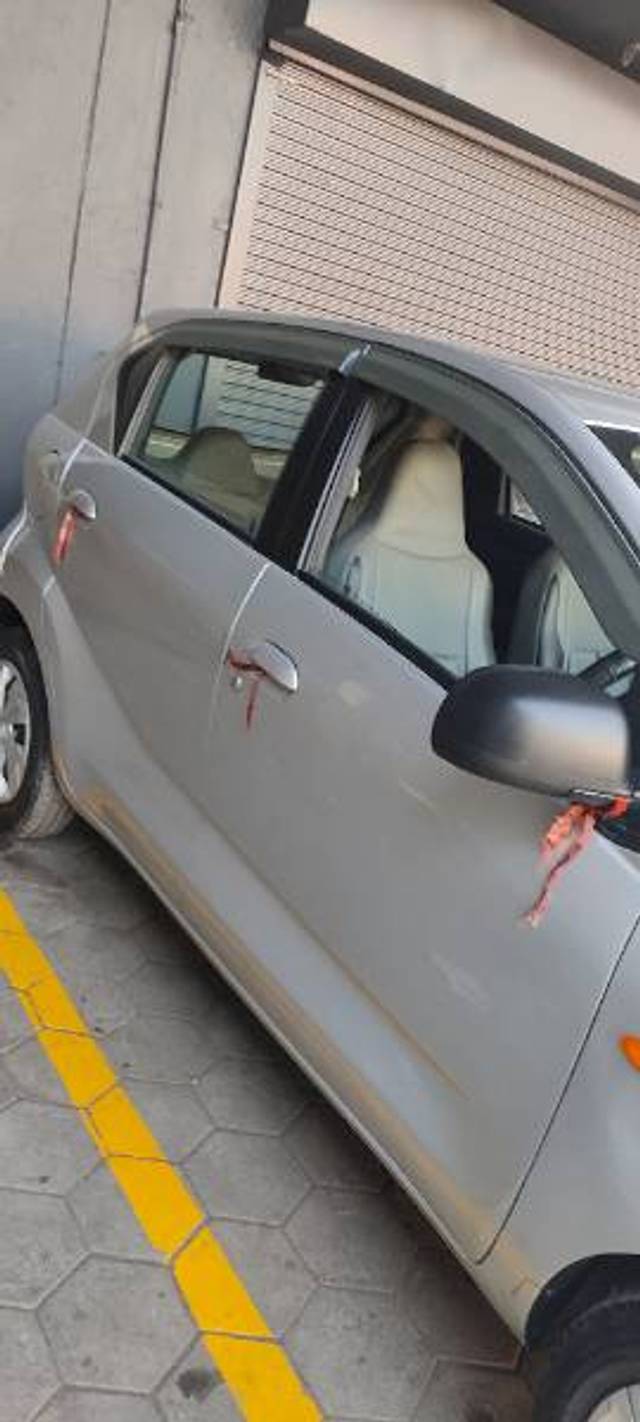 https://images10.gaadi.com/usedgaadi-sellcar/UsedCar/2af7397f-f908-4db1-9005-d13bf9f87703/a09a9a37-726a-490f-a635-f1553d74c35d.jpg?imwidth=6402
