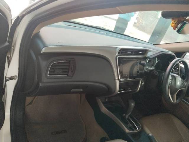 https://images10.gaadi.com/usedgaadi-sellcar/UsedCar/2b13edeb-50dd-455c-b43d-85424b06a3c2/5dfbe365-2806-4f26-9856-27f0003176b1.jpg?imwidth=6402