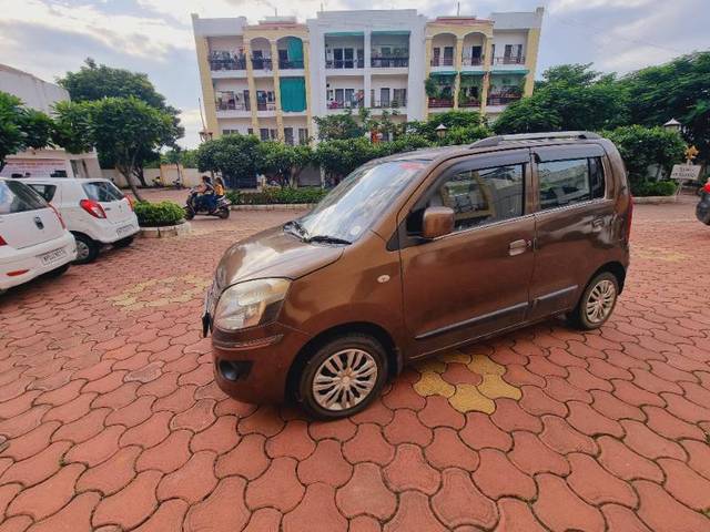 https://images10.gaadi.com/usedgaadi-sellcar/UsedCar/2b647902-06be-43c6-829e-733e37d276aa/2d6f9bb9-6beb-45ce-b1b8-23b60840a112.jpg?imwidth=6400