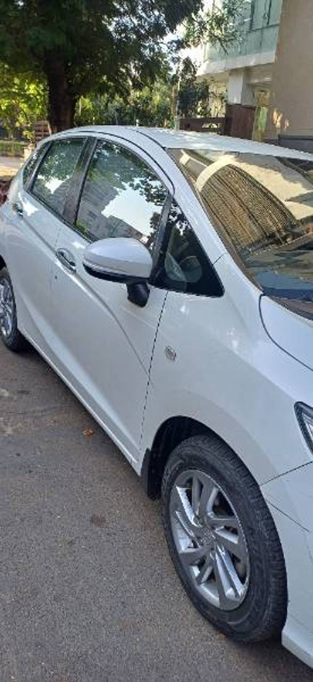 https://images10.gaadi.com/usedgaadi-sellcar/UsedCar/2b6f9228-2e71-4798-bdc6-0a2c1753e9a2/109ff54e-4312-4db6-80fd-189851eec0d3.jpg?imwidth=6401