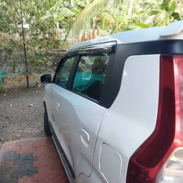 https://images10.gaadi.com/usedgaadi-sellcar/UsedCar/2b90fdd7-bf28-4d7c-8497-f0caa39811eb/f145465b-1f69-48bf-b70f-273baf795980.jpg?imwidth=6402