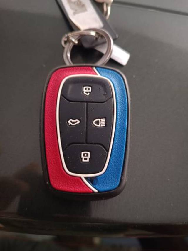 https://images10.gaadi.com/usedgaadi-sellcar/UsedCar/2bbda8e8-6087-48c2-9411-746bcef7b4e0/ac30e327-b1a2-4225-a02f-18f9da967db9.jpg?imwidth=6401