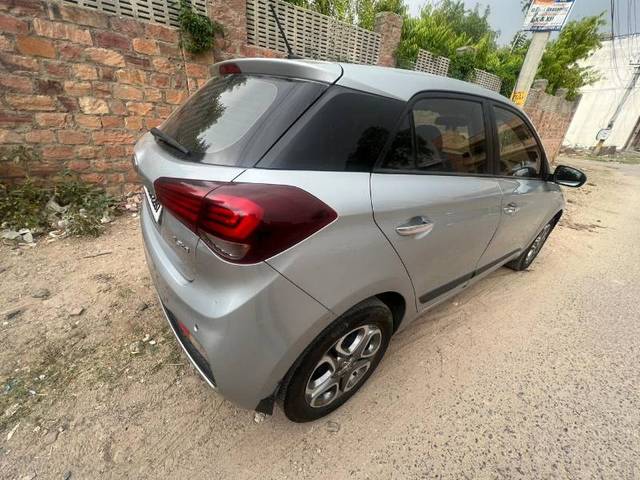 https://images10.gaadi.com/usedgaadi-sellcar/UsedCar/2c1cb178-09c4-4146-a9ae-b83bde22f8c9/1dbdbaf5-49f8-4ad5-aefb-87fea9a7473a.jpg?imwidth=6402