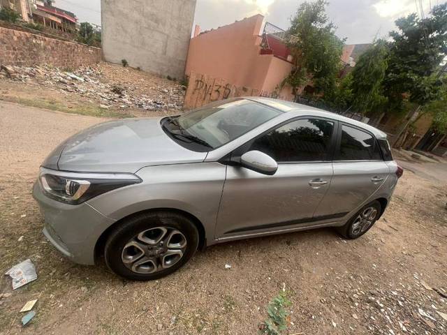 https://images10.gaadi.com/usedgaadi-sellcar/UsedCar/2c1cb178-09c4-4146-a9ae-b83bde22f8c9/7be6f34b-f951-46cf-b761-4f0f613ae1df.jpg?imwidth=6400