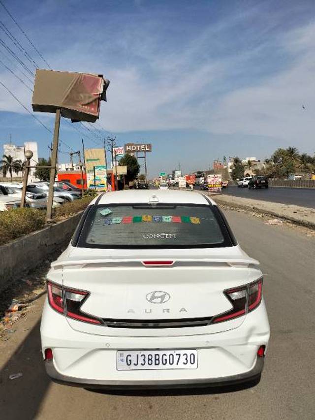 https://images10.gaadi.com/usedgaadi-sellcar/UsedCar/2c2d1049-698d-44a3-9ac3-ebec49858924/9af3d868-b0a8-4504-93aa-c61d83027fcc.jpg?imwidth=6401