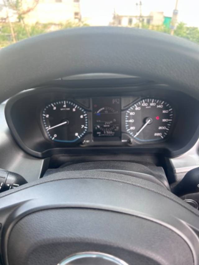 https://images10.gaadi.com/usedgaadi-sellcar/UsedCar/2c866d3c-3273-4a88-833d-a8e5bf0ebf50/67267bde-1c76-4440-9abe-71f06186743a.jpeg?imwidth=6402
