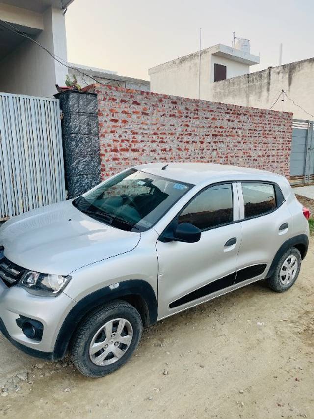 https://images10.gaadi.com/usedgaadi-sellcar/UsedCar/2ca93027-d1c7-4474-96f4-84c0fd506e0e/19bc6ba7-2834-442e-a4bc-1056c0091b72.jpeg?imwidth=6401