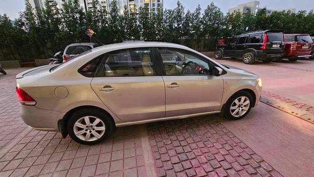 https://images10.gaadi.com/usedgaadi-sellcar/UsedCar/2cf677a8-c2a1-4b33-b635-86b89cf3c151/e31315bb-949d-45b8-98d2-5e9afbe79138.jpg?imwidth=6400