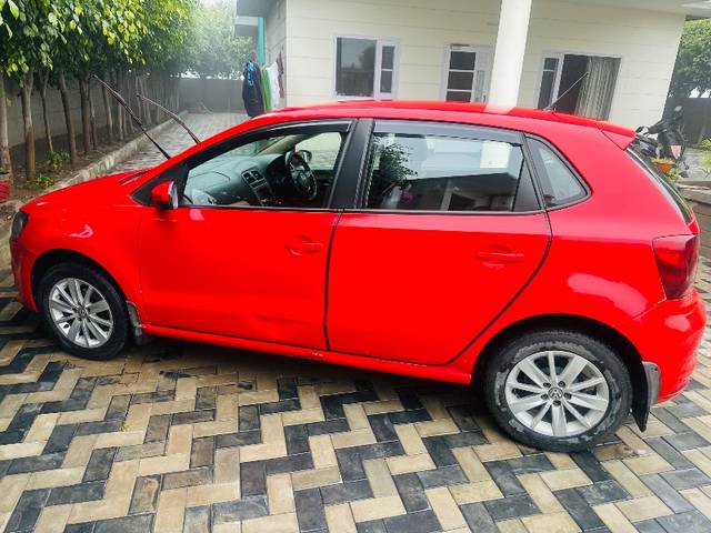 https://images10.gaadi.com/usedgaadi-sellcar/UsedCar/2cf70e51-906d-4833-8751-0953bd259f67/56a00bc9-5842-410f-a829-700e7a00a286.jpg?imwidth=6400