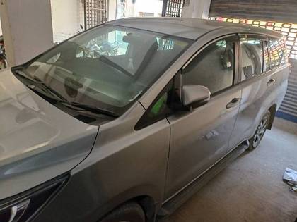 Toyota Innova Crysta 2.4 G 8 STR Toyota Innova Crysta 2.4 G 8 STR