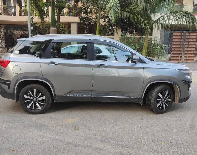 https://images10.gaadi.com/usedgaadi-sellcar/UsedCar/2d2d65f9-f7ff-464b-b352-00790cd1319f/3211f132-c502-4c78-b7f3-8c638f2d98b4.jpg?imwidth=6401
