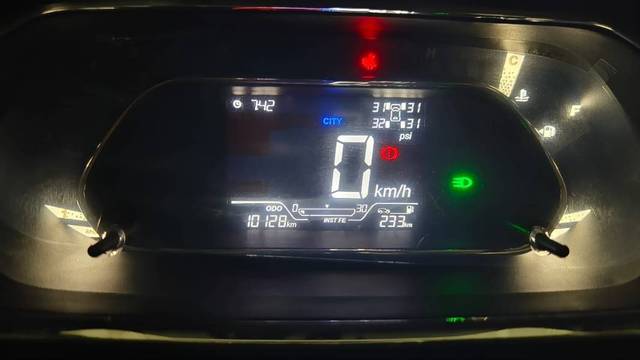 https://images10.gaadi.com/usedgaadi-sellcar/UsedCar/2d4fe7d7-2d81-4078-8fa1-097825381d08/e7d6fd89-539d-4346-b9e8-967580fca680.jpg?imwidth=6401