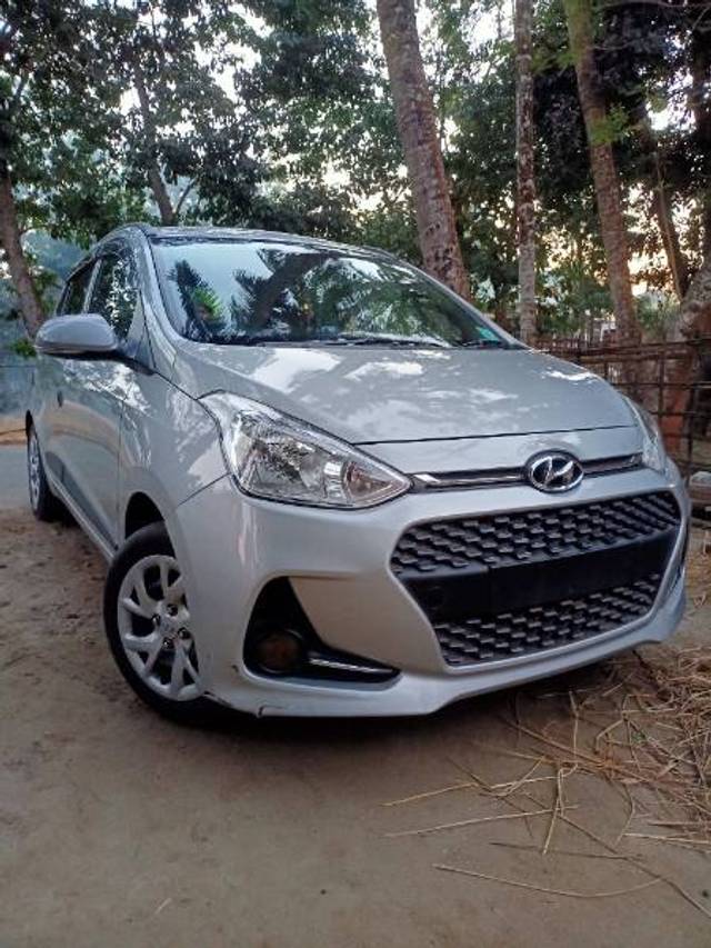 https://images10.gaadi.com/usedgaadi-sellcar/UsedCar/2d7aea05-ea5e-45bf-b07f-7db83aedd293/337659b1-8f97-4307-a9de-428efa8319b0.jpg?imwidth=6400