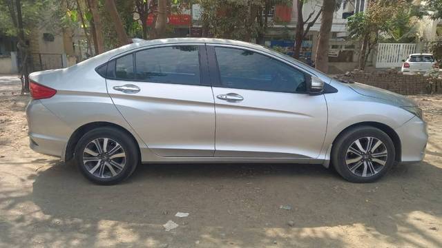 https://images10.gaadi.com/usedgaadi-sellcar/UsedCar/2d910352-482f-4066-a5db-531526789f8c/22f6fb9a-4623-42e0-83be-c2dce836c7f8.jpg?imwidth=6401