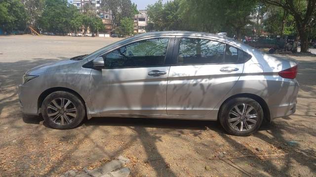 https://images10.gaadi.com/usedgaadi-sellcar/UsedCar/2d910352-482f-4066-a5db-531526789f8c/c93596c2-dbb2-4d68-81e1-5757a7323bee.jpg?imwidth=6402