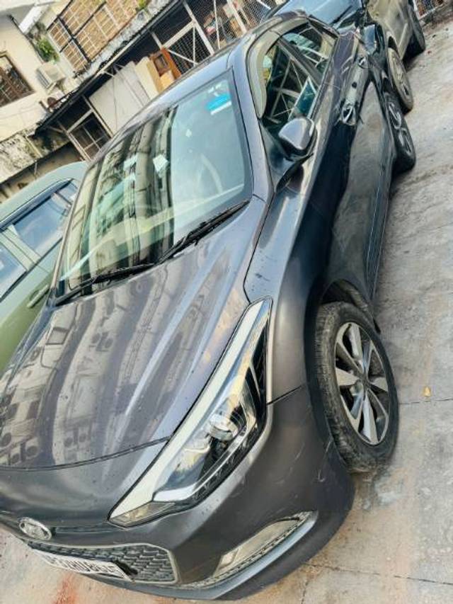 https://images10.gaadi.com/usedgaadi-sellcar/UsedCar/2db41eba-970c-440f-a80e-58a02c208158/c28db07d-c8a1-46ca-a308-553cac73a916.jpg?imwidth=6400