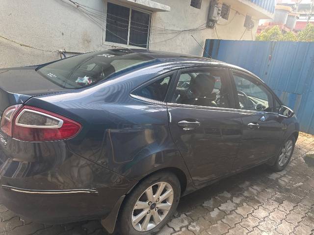 https://images10.gaadi.com/usedgaadi-sellcar/UsedCar/2dbf44ff-948f-430d-ad17-a0da73550879/ed1bcec5-2d74-4008-b29d-41aa1785c21a.jpg?imwidth=6401