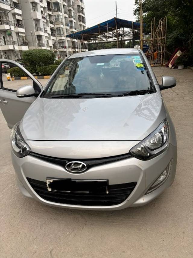 https://images10.gaadi.com/usedgaadi-sellcar/UsedCar/2de71932-0d41-4c95-9f7d-8b922e9c4927/4a246c76-01cc-44d4-99c8-162cc08ab1d1.jpeg?imwidth=6400