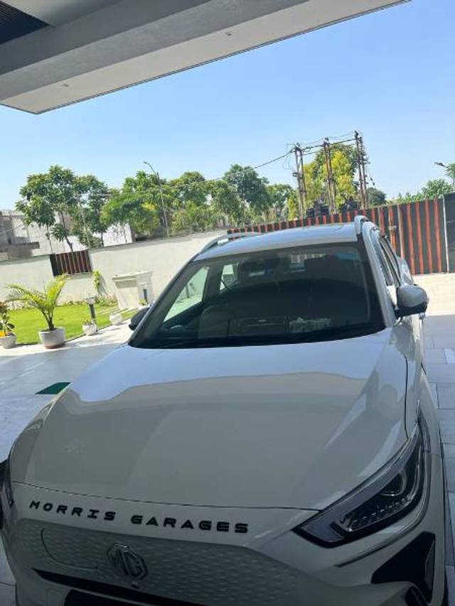 https://images10.gaadi.com/usedgaadi-sellcar/UsedCar/2e136a15-7ee8-436e-bc58-95db8aad1788/caafd7ac-42f8-4758-b634-5aa4b4675b59.jpg?imwidth=6400