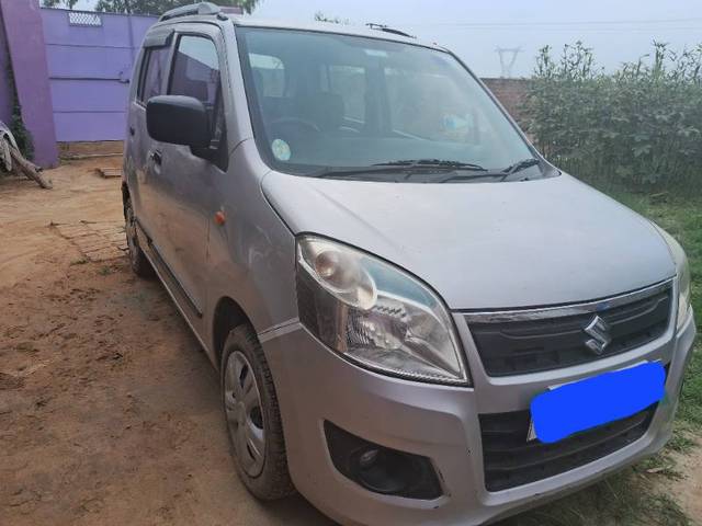 https://images10.gaadi.com/usedgaadi-sellcar/UsedCar/2e20249d-c276-4fb1-b18e-a3e008d55236/2ade00ee-e52b-4bc4-9523-17f11d49da37.jpg?imwidth=6400
