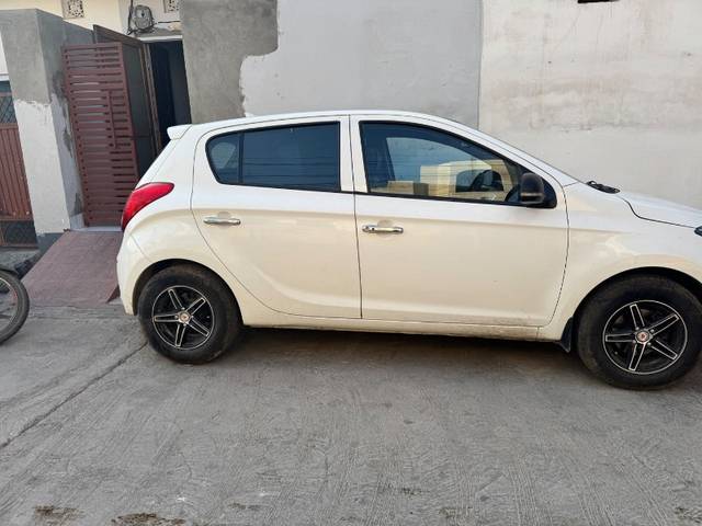 https://images10.gaadi.com/usedgaadi-sellcar/UsedCar/2e3a99e4-9135-4c83-87d3-cf2930dbb0c9/5b16c729-317a-4de8-8084-1ffb612138dd.jpeg?imwidth=6401