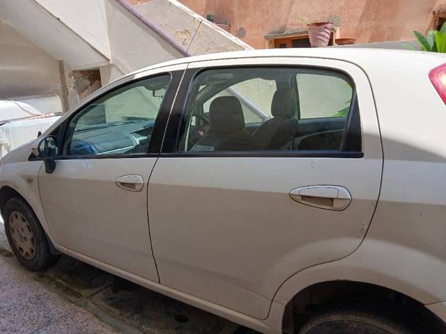 https://images10.gaadi.com/usedgaadi-sellcar/UsedCar/2ea11c81-09c8-4ea7-9f75-46d3d625aa26/962d598e-87d3-470b-9ffa-9109264931ff.jpg?imwidth=6401