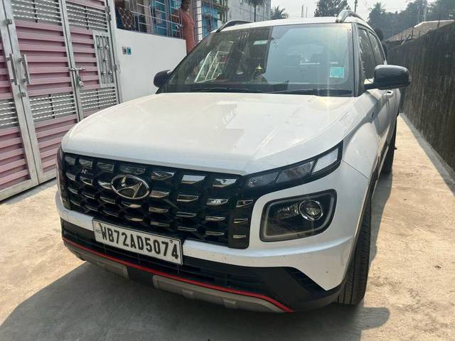 https://images10.gaadi.com/usedgaadi-sellcar/UsedCar/2ef5cb64-ae3b-409b-baaa-a7de451b7057/dda5912f-8c75-465c-93c2-1596c45ca3f3.jpg?imwidth=6400