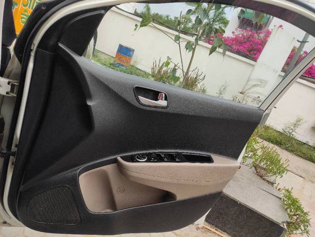 https://images10.gaadi.com/usedgaadi-sellcar/UsedCar/2f313128-5a69-4169-936a-bde416862972/852ebe37-1d6e-4cf3-828b-400ef037ee24.jpg?imwidth=6402
