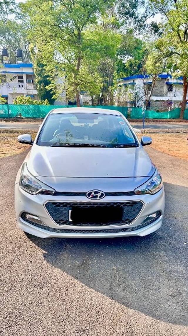 https://images10.gaadi.com/usedgaadi-sellcar/UsedCar/2f744940-5b7f-433a-8704-3cc52abb1af0/e05ff9ef-f0e0-444e-9de7-781da34a3c11.jpeg?imwidth=6400