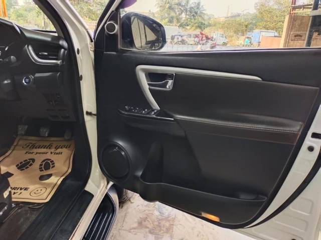 https://images10.gaadi.com/usedgaadi-sellcar/UsedCar/2f9ea797-2c20-4a39-84f3-83ef6818c352/9aefb746-9f2d-4e34-a864-ac8e4b5a27d1.jpeg?imwidth=6402