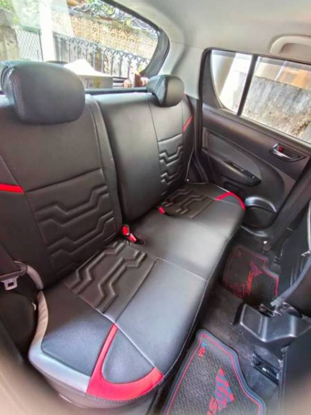 https://images10.gaadi.com/usedgaadi-sellcar/UsedCar/30068650-4335-4ca4-bfdb-29126dbacd19/fd00c6bf-136b-42c2-b7cf-0c0d3994905a.jpg?imwidth=6401